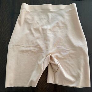 SKIMS Sheer Low Back Sculpt Compression Short Shapewear Clay Size S